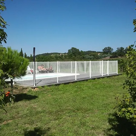 Farma Les Roulottes-gites De La Ferme De L'autruche Dromoise *