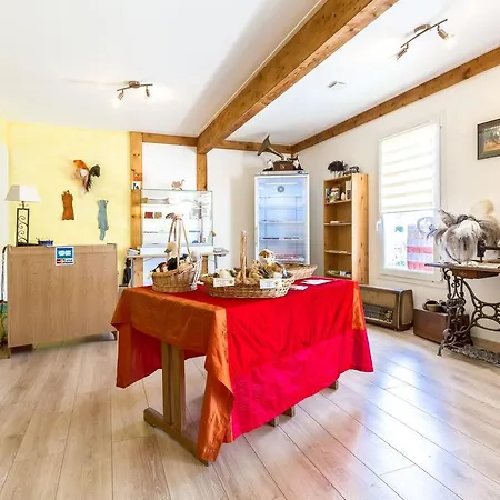 Farm stay Les Roulottes-Gites De La Ferme De L'Autruche Dromoise