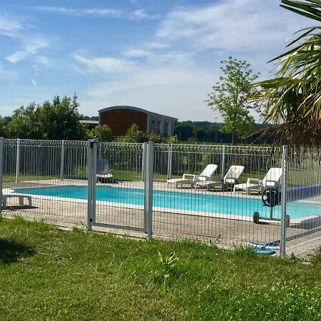 Farm stay Les Roulottes-Gites De La Ferme De L'Autruche Dromoise *